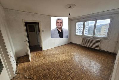 Apartament cu 3 camere semidecomandat în Micro I