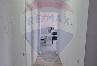 Birou, de 47 mp, în Central - 4