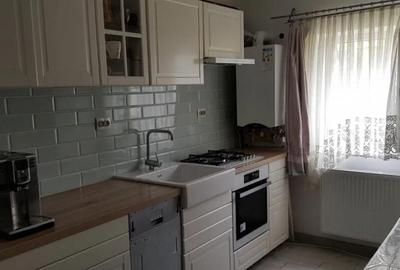 Apartament cu 2 camere decomandate parter - Zona Burdujeni