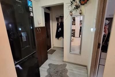 Vind apartament 4camere mobilat loca?ia Viziru 1et 2 pre? 60000 e sau casa la tara pre? 20000 + dif