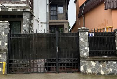 Casă cu 4 camere cu Teren 140 Mp în Păulești