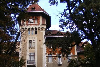 Apartament cu 6 camere circular în Romană