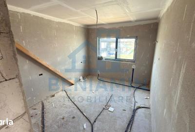 Casă cu 4 camere cu Teren 200 Mp în Malu Mare