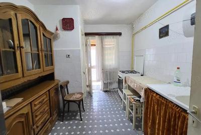 Vanzare apartament 3 camere - Targu Jiu, strada Castanilor - zona Diana - 3