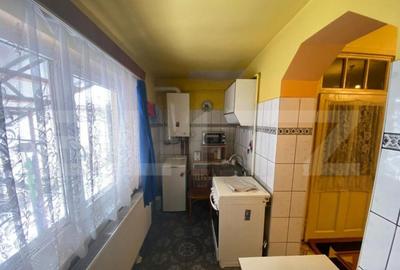 Casa de 284 mp, impartit in 3 apartamente, teren 503 mp, Gri - 17