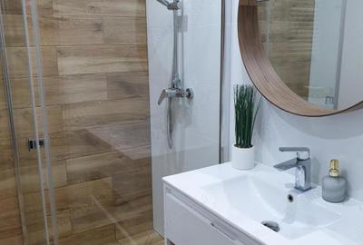 Apartament cu 3 camere decomandat în P-ța Universității