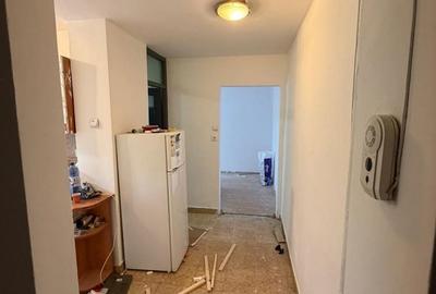 Apartament cu 3 camere semidecomandat în Central - 1
