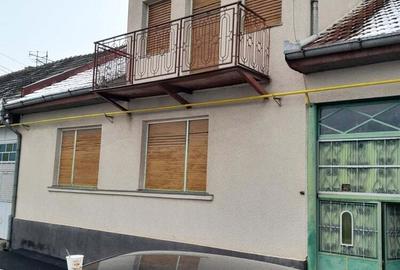 Casă cu 6 camere cu Teren 110 Mp în Central - 1