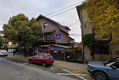 Casă individuală cu 8 camere cu Canalizare în Gheorgheni