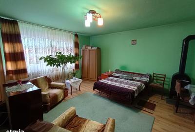 Casă cu 3 camere cu Teren 300 Mp în Central - 2