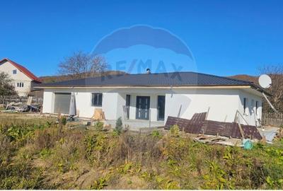 Casa / Vila cu 5 camere de vanzare - 56