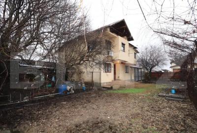 Casă cu 3 camere cu Teren 1783 Mp în Central - 2