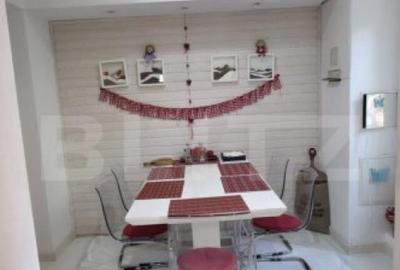 Proprietate Exclusivista: 2 Case, Piscina ?i Teren de Ten - 27