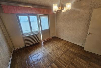 Apartament cu 2 camere decomandat în Micro IV - 15
