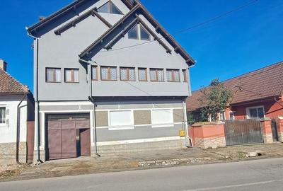 Casa generoasa mobilat utilata Sinca Noua - 2