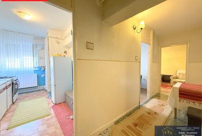 Apartament cu 2 camere decomandat în - 10