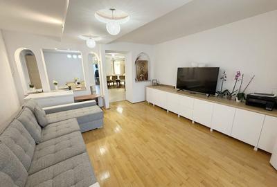 Apartament cu 3 camere decomandat, mobilat în Central