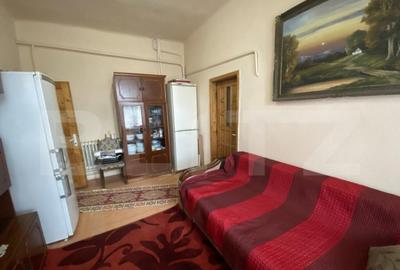 Casa de vanzare, spatiu comercial in suprafata 220 mp, in l - 18