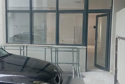Spațiu comercial, de 48 mp, în Central
