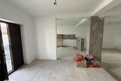 Casă cu 4 camere în Petrești - 1