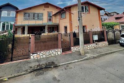 Casă cu 4 camere cu Teren 350 Mp în Central - 1