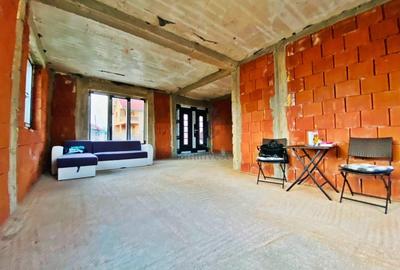 Casă individuală cu 4 camere decomandat cu Canalizare în Paleu - 1