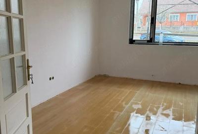 Casă cu Teren 1000 Mp în Biharia