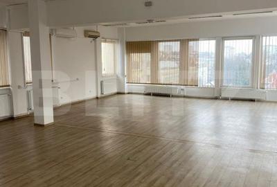 Spațiu comercial, de 425 mp, în Central - 4