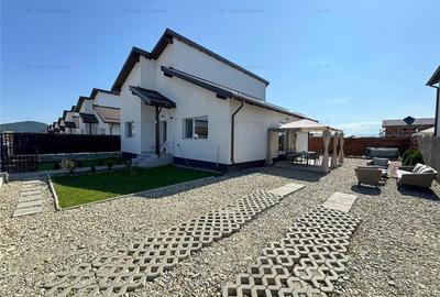 Casa moderna cu 3 camere si curte amenajata Sanpetru Brasov - 1