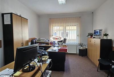 Casă cu 4 camere în Trei Stejari