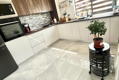 Duplex cu 4 camere cu Canalizare în Central - 4