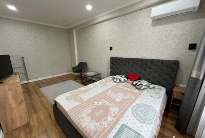 Garsonieră decomandată în Titan