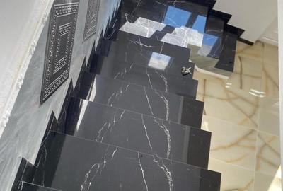 Casă cu 3 camere cu Teren 377 Mp în Central - 2
