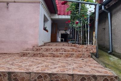 Casă cu 5 camere cu Teren 455 Mp în Central - 9