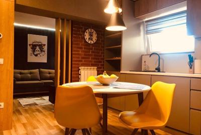 Inchiriez Studio ultracentral Iași, Piața Unirii - 8