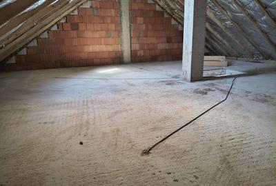 Casă cu 4 camere cu Canalizare în Central - 4