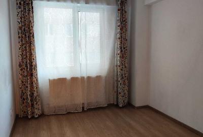 Apartament cu 3 camere decomandat în 9 Mai - 1