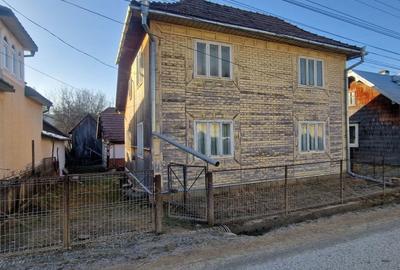 Casă cu 4 camere în Frumosu