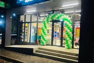 Spațiu comercial, de 326 mp, în Central - 8
