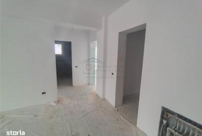 Apartament cu 3 camere decomandat în Șcheia