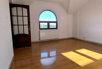 Casă cu 5 camere cu Teren 1070 Mp în Bucium - 2