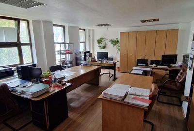 Spațiu comercial, de 384 mp, în Central - 6