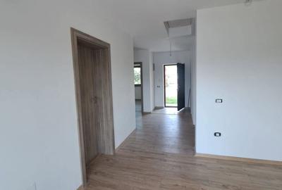 Casă cu 4 camere cu Teren 400 Mp în Parța - 7