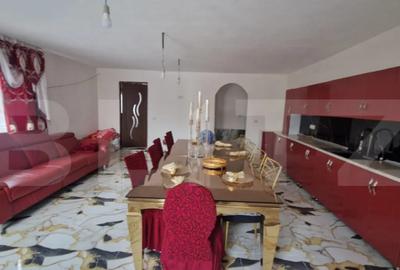 Casă cu 5 camere cu Canalizare în Central - 11