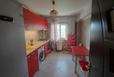 // 3 CAMERE// MALU ROSU// - 2