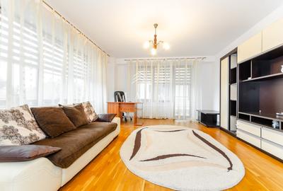 Apartament cu 3 camere decomandat în Calea Dumbrăvii