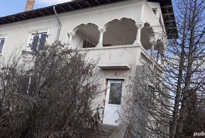 Casă în Dealu - 1