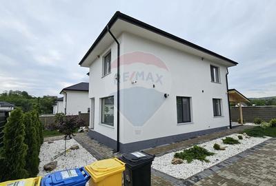Vila de lux cu 5 camere de vanzare in Ipotesti, Suceava - 7