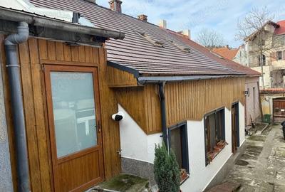 Apartament cu 4 camere decomandat în Central - 2