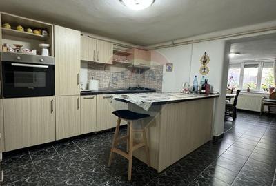 Casă cu 4 camere cu Teren 330 Mp în Central - 8